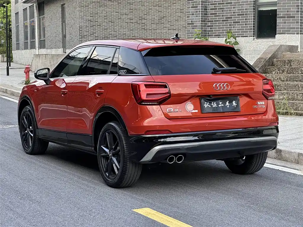 AUDI  Q2L