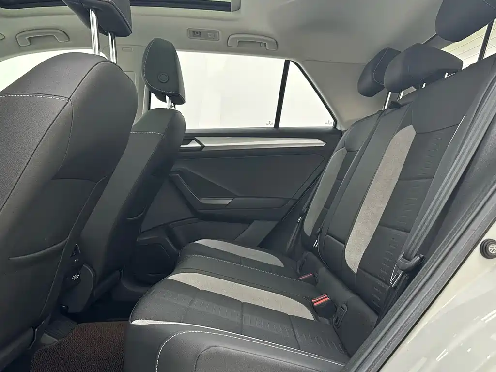 Volkswagen T-Roc — миниатюра 8