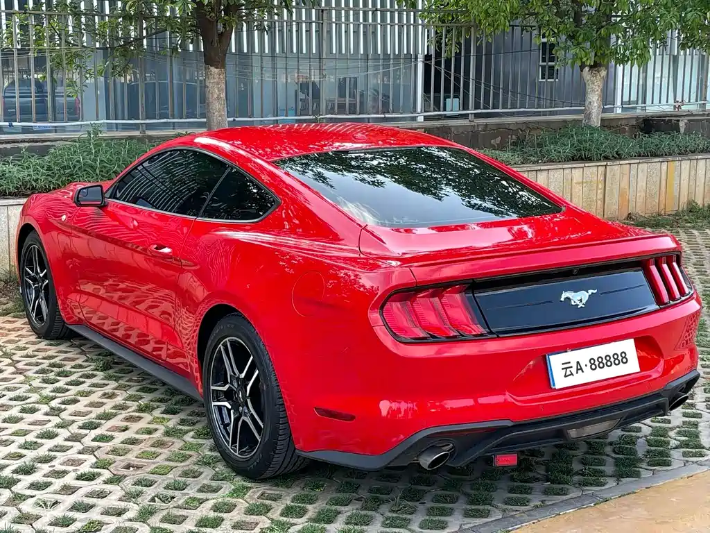 FORD MUSTANG