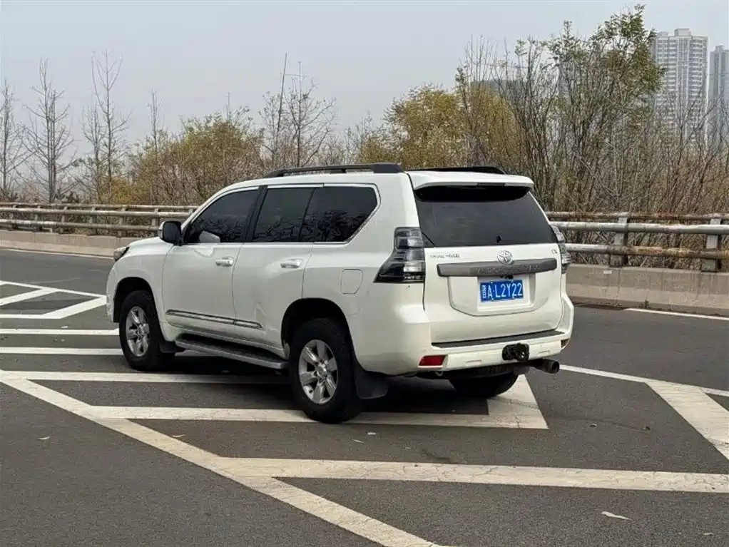 TOYOTA PRADO