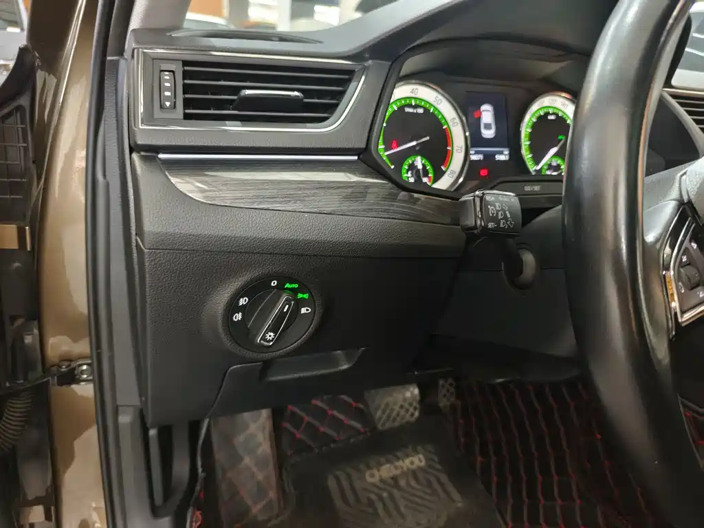 Skoda Superb — миниатюра 11