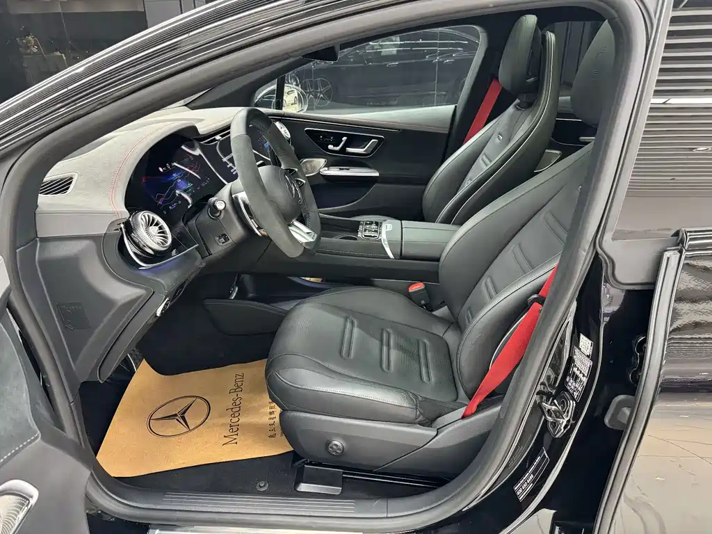 Mercedes-Benz EQE AMG — миниатюра 10