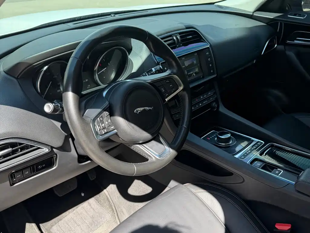 Jaguar F-PACE — миниатюра 7