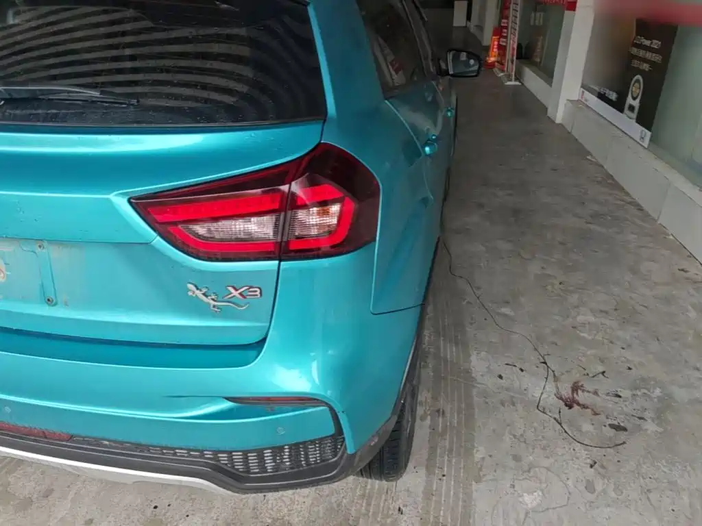 Geely Vision X3 — миниатюра 8