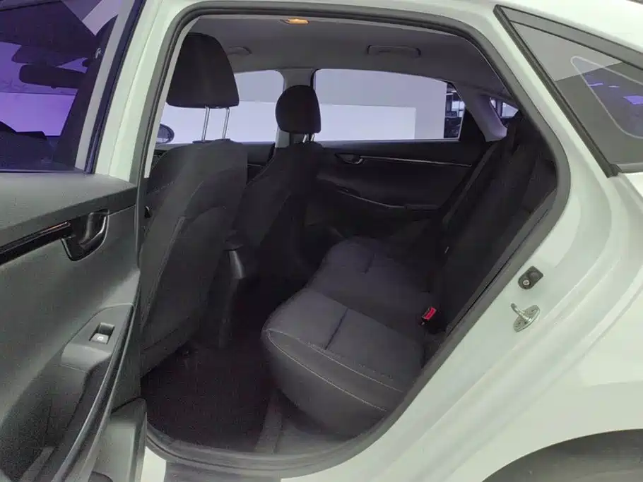 Hyundai Elantra — миниатюра 11