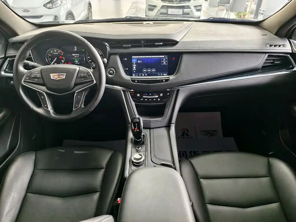 CADILLAC XT5