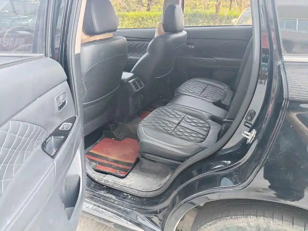 Mitsubishi Outlander — миниатюра 6