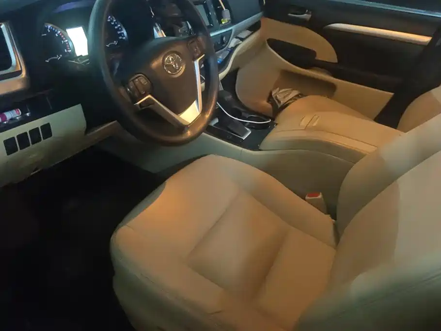 Toyota Highlander 2018 2.0T Elite 7 мест V