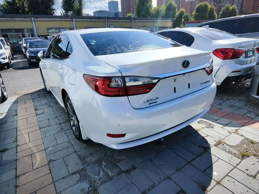 Lexus ES — миниатюра 14