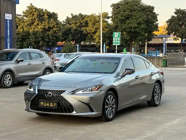 LEXUS ES 2024