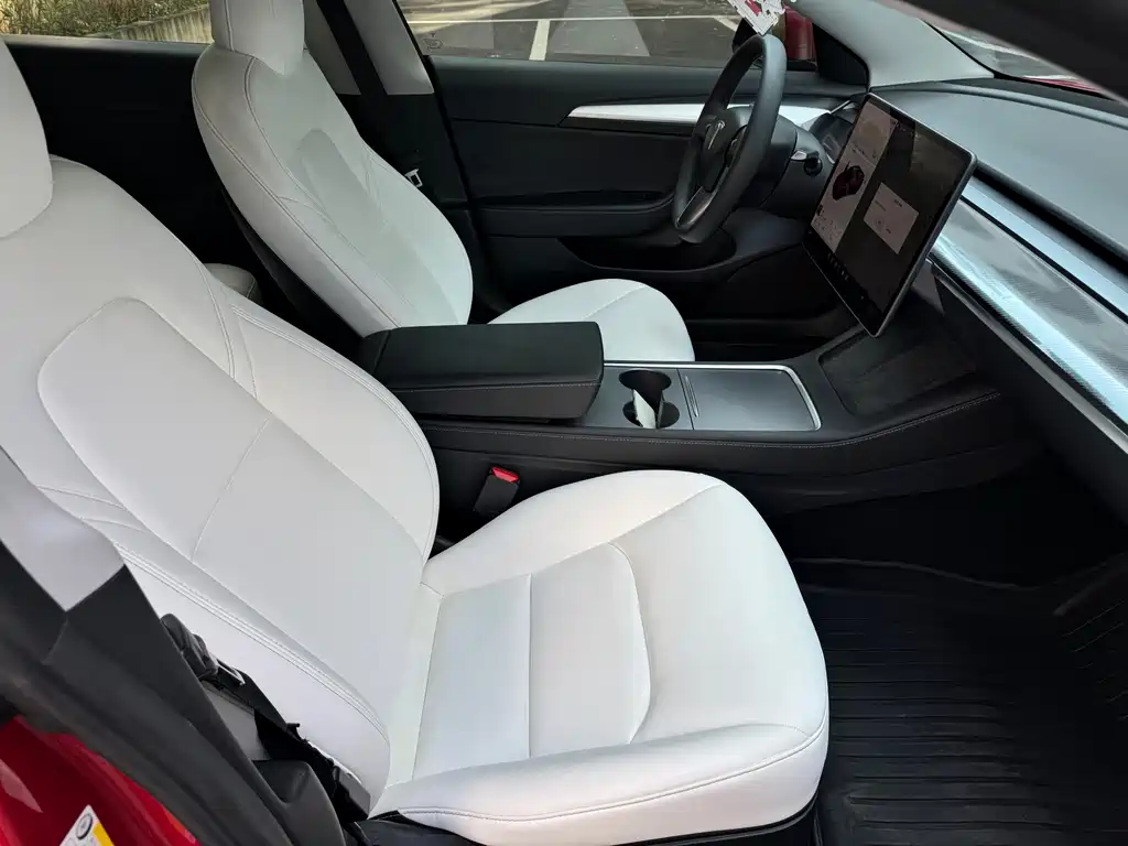 Tesla Model 3 — миниатюра 8