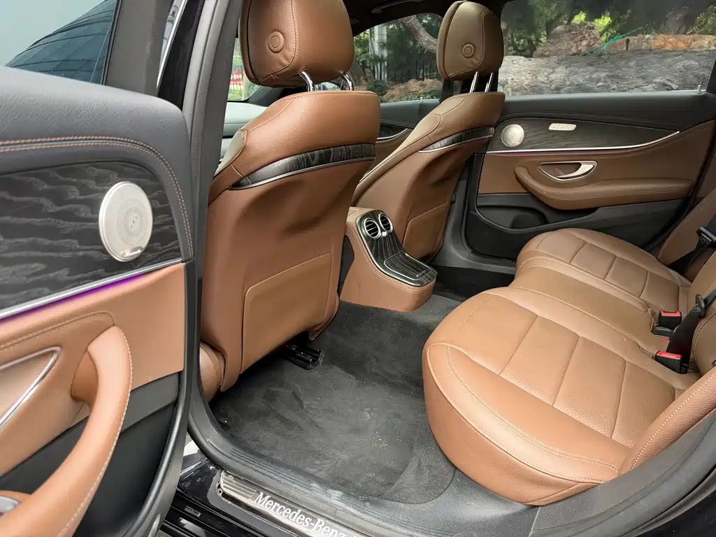 Mercedes-Benz E-Class — миниатюра 10