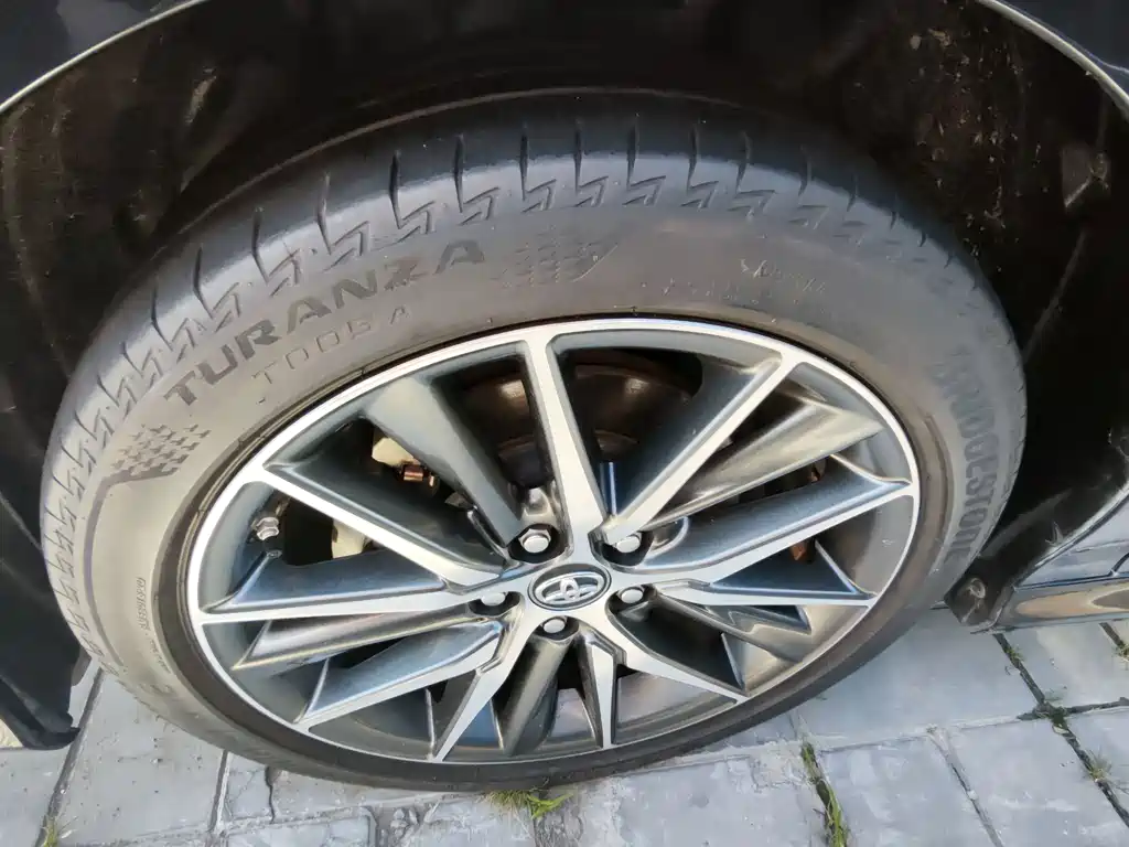 Toyota Camry — миниатюра 4
