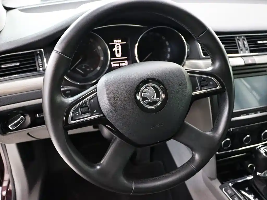 Skoda Superb — миниатюра 14