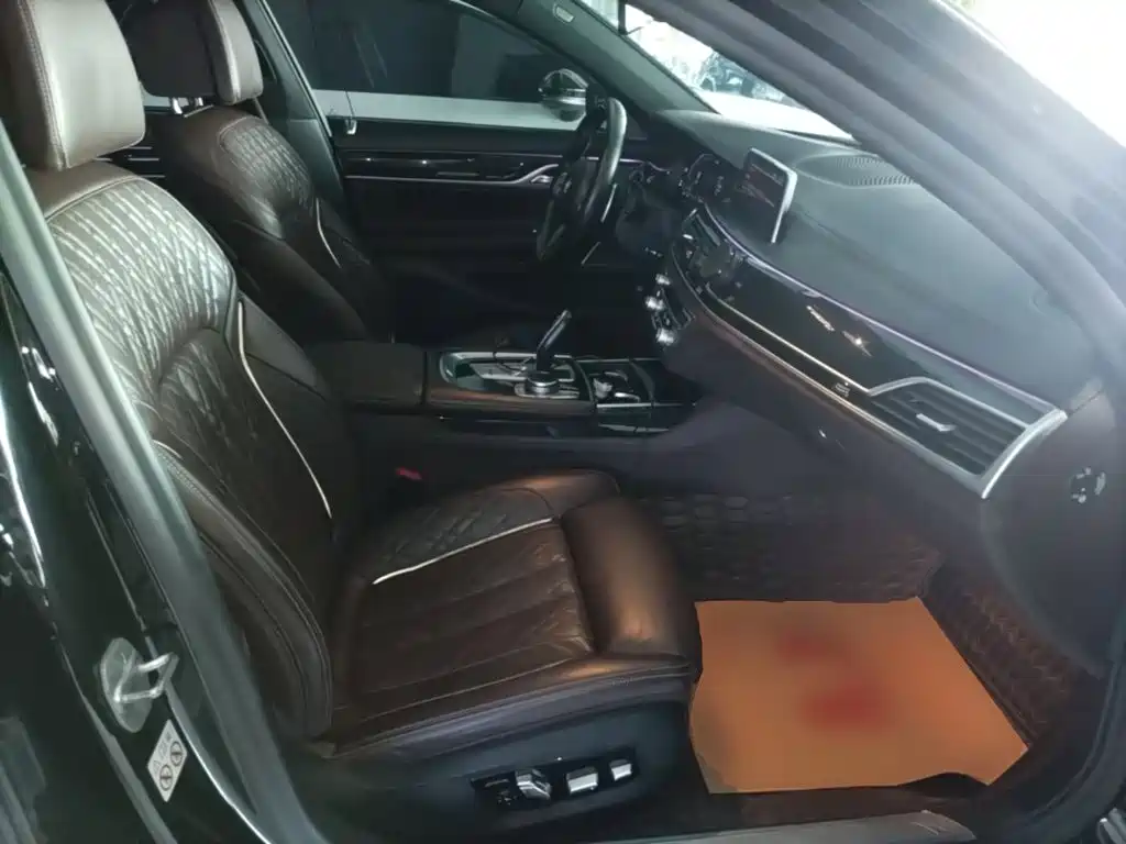BMW 7 Series — миниатюра 25