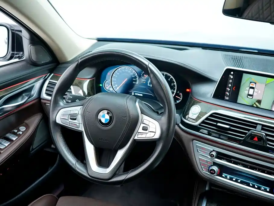 BMW 7 Series — миниатюра 21