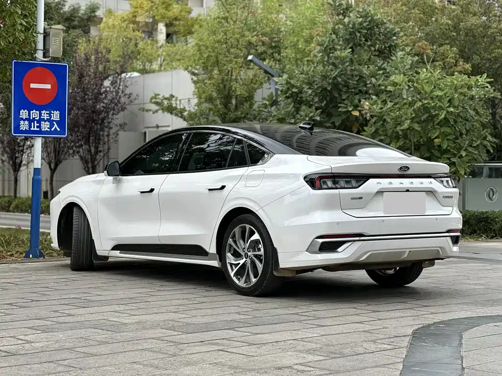 Ford Mondeo — миниатюра 7