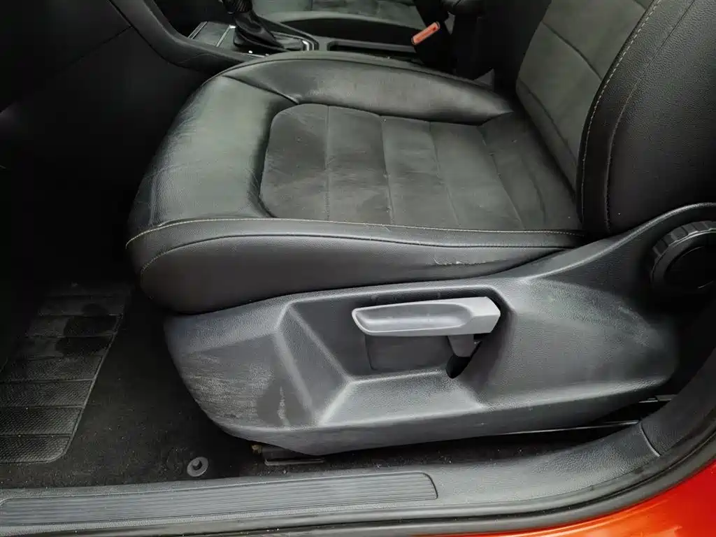 VOLKSWAGEN GOLF*JIAYU