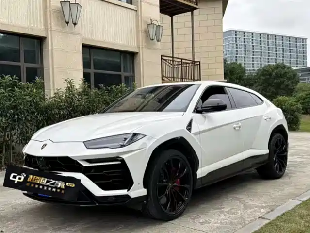 LAMBORGHINI URUS 2019