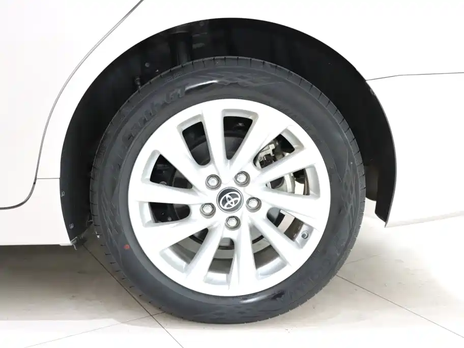 Toyota Camry — миниатюра 17