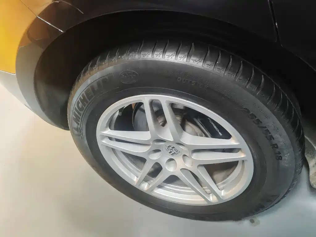 Porsche Macan — миниатюра 9