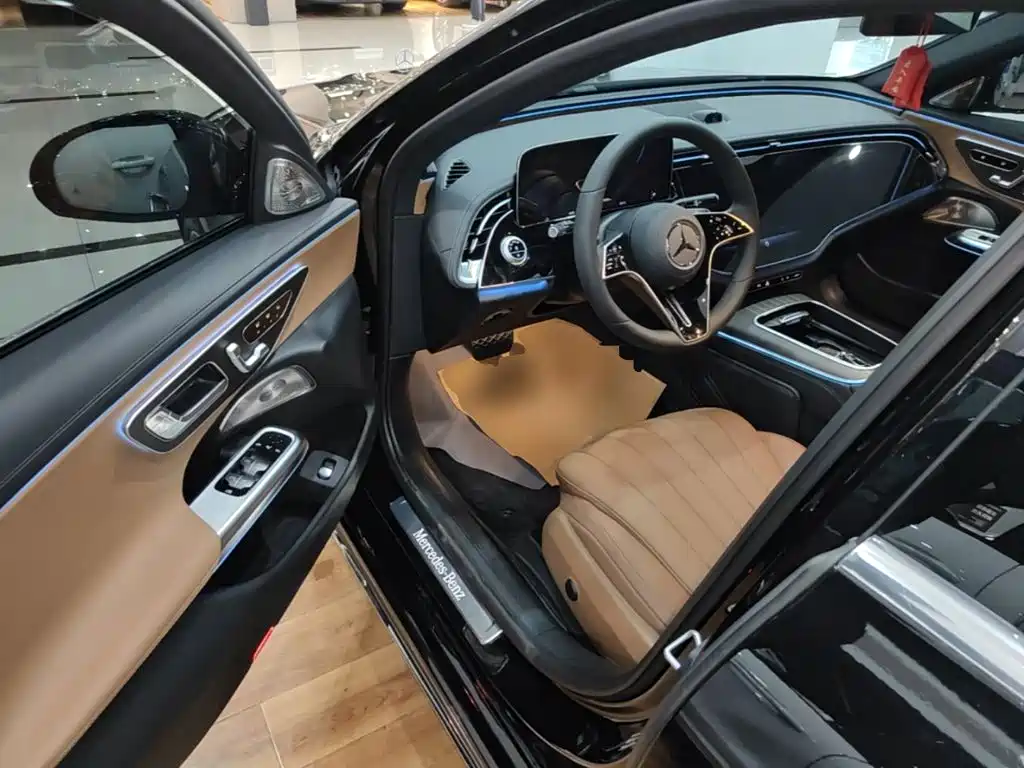 Mercedes-Benz E-Class — миниатюра 16