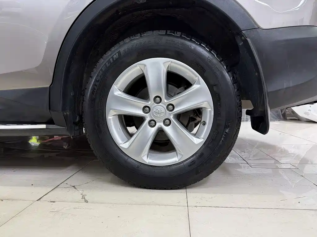 Toyota RAV4 — миниатюра 19