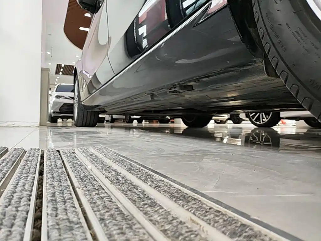 Mercedes-Benz E-Class — миниатюра 22