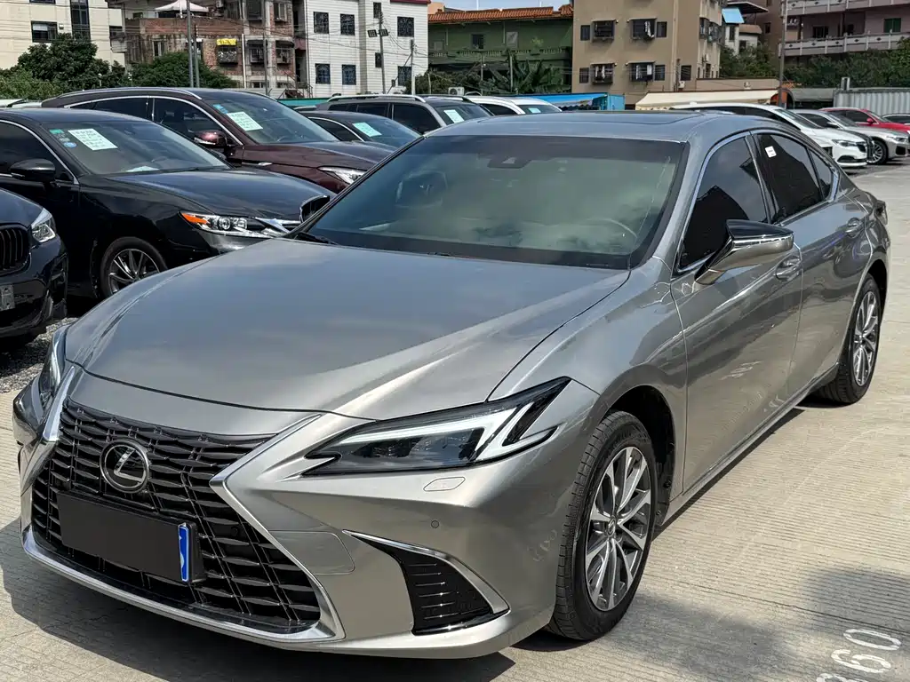 Купить Lexus ES