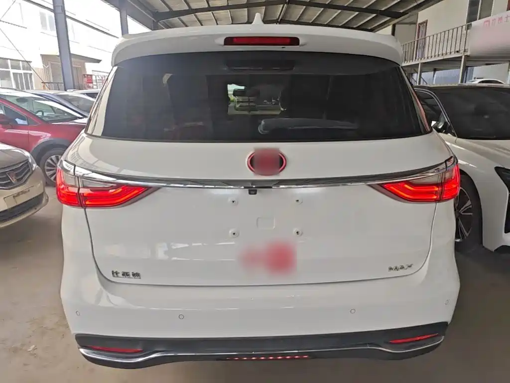 BYD MAX — миниатюра 6