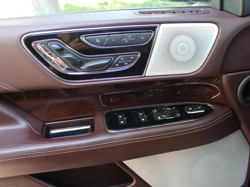 Lincoln Navigator — миниатюра 27