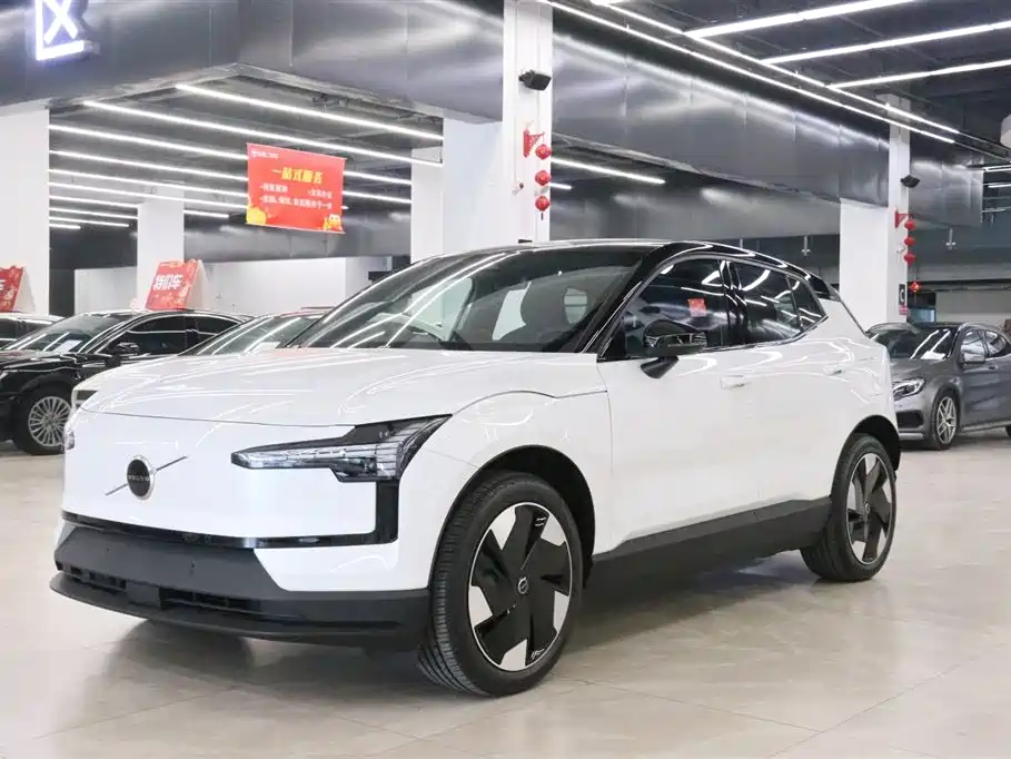 Volvo EX30 0