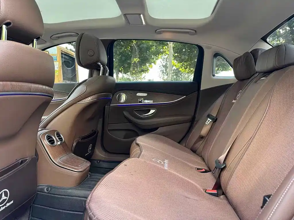 Mercedes-Benz E-Class — миниатюра 5