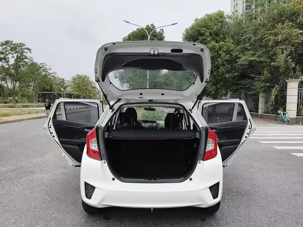 Honda Fit — миниатюра 7