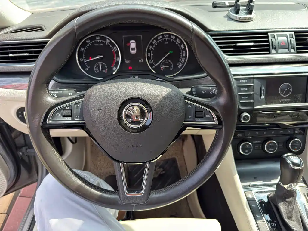 Skoda Superb 2016 TSI330 DSG