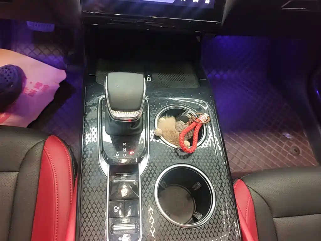 Hongqi Hongqi HS3 — миниатюра 14