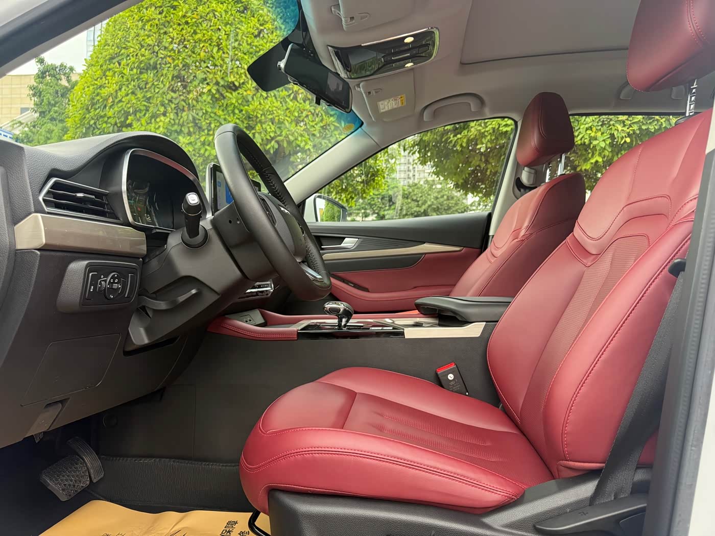 Jetour Jetour X70 1.5 л 2023 г. Белый, пробег 10000 км