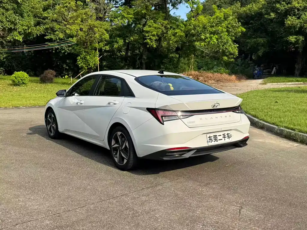 Hyundai Elantra — миниатюра 14
