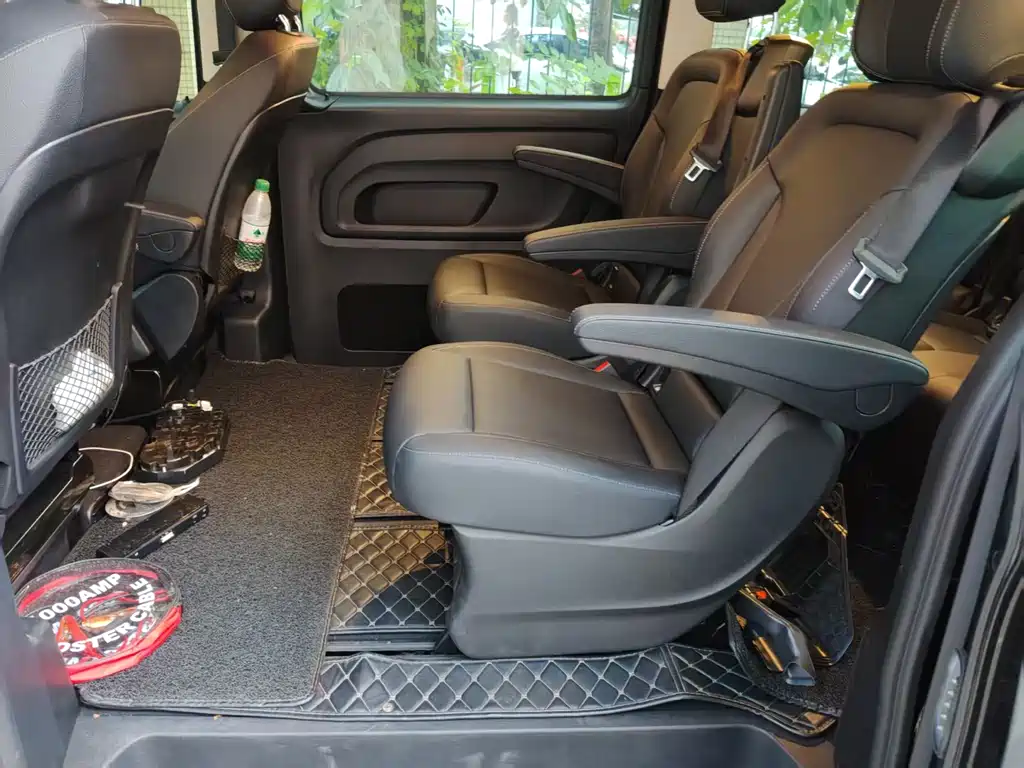Mercedes-Benz Vito 2023 2.0T 7 мест