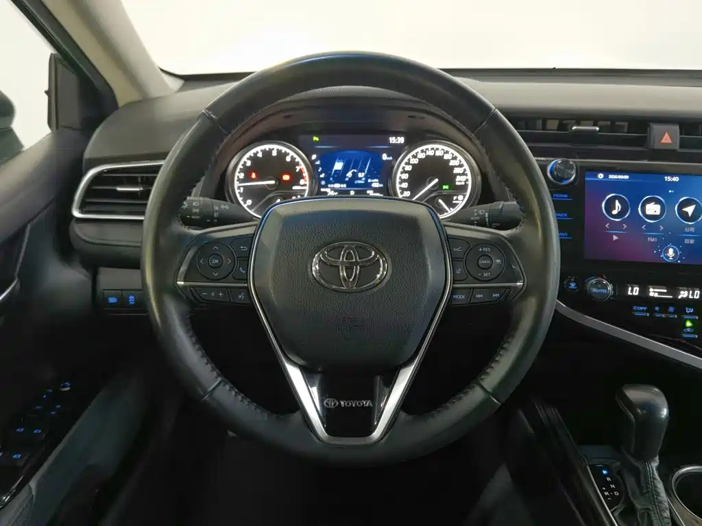 Toyota Camry — миниатюра 11