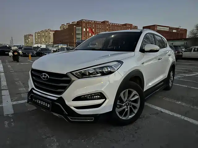 MODERN TUCSON 2017