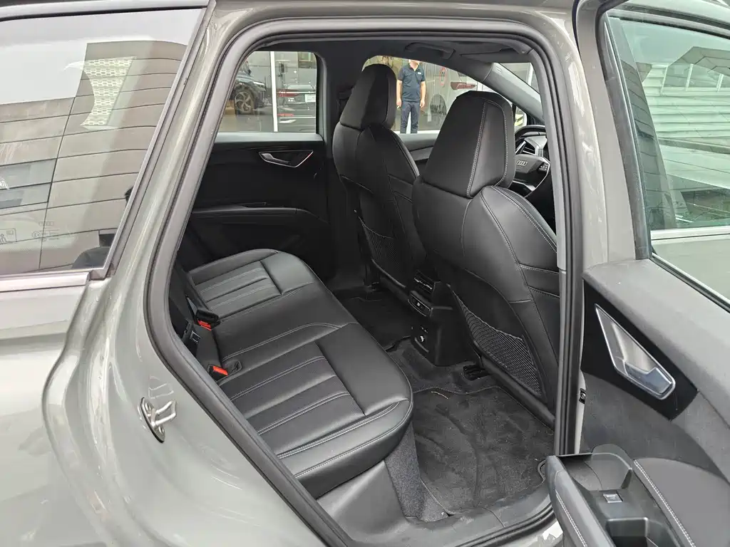 Audi Q4 e-tron — миниатюра 12