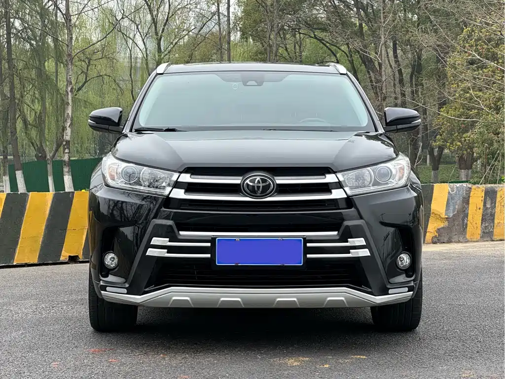 Toyota Highlander 2021 2.0T Luxury 7 мест