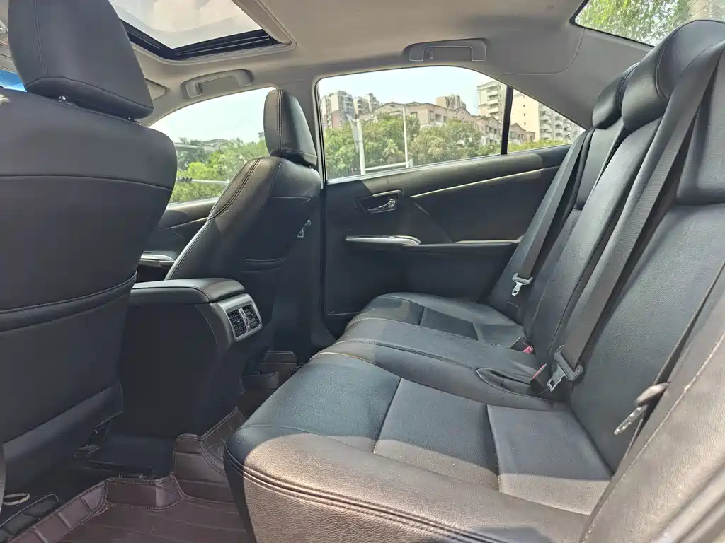 Toyota Camry — миниатюра 9