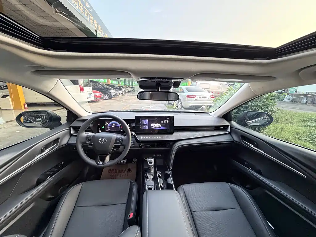 Toyota Camry — миниатюра 4