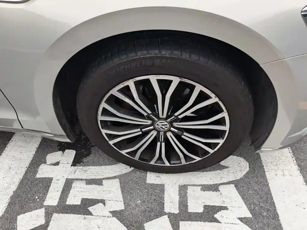 Volkswagen Phideon — миниатюра 12