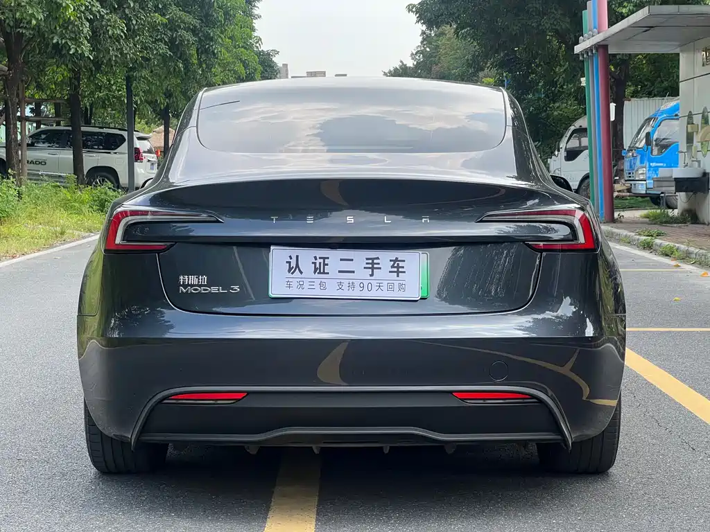 Tesla Model 3 — миниатюра 8