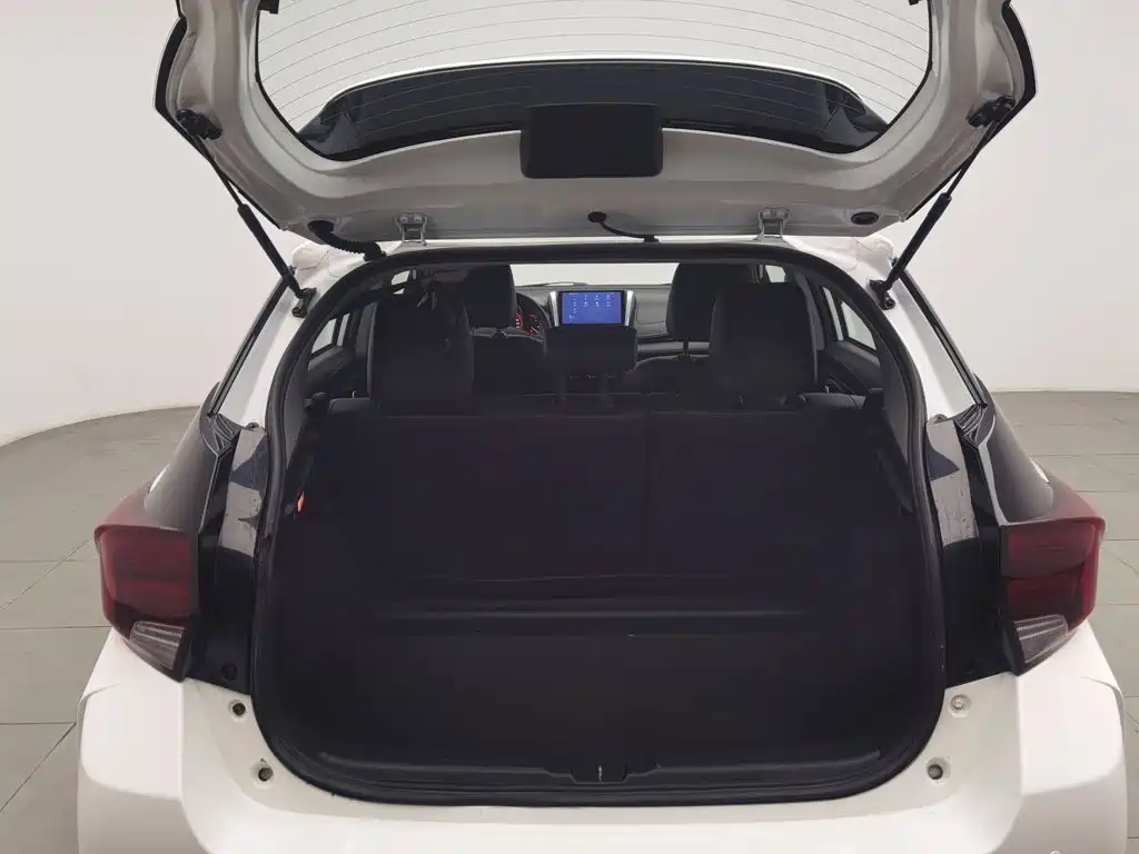 Toyota Yaris L — миниатюра 16