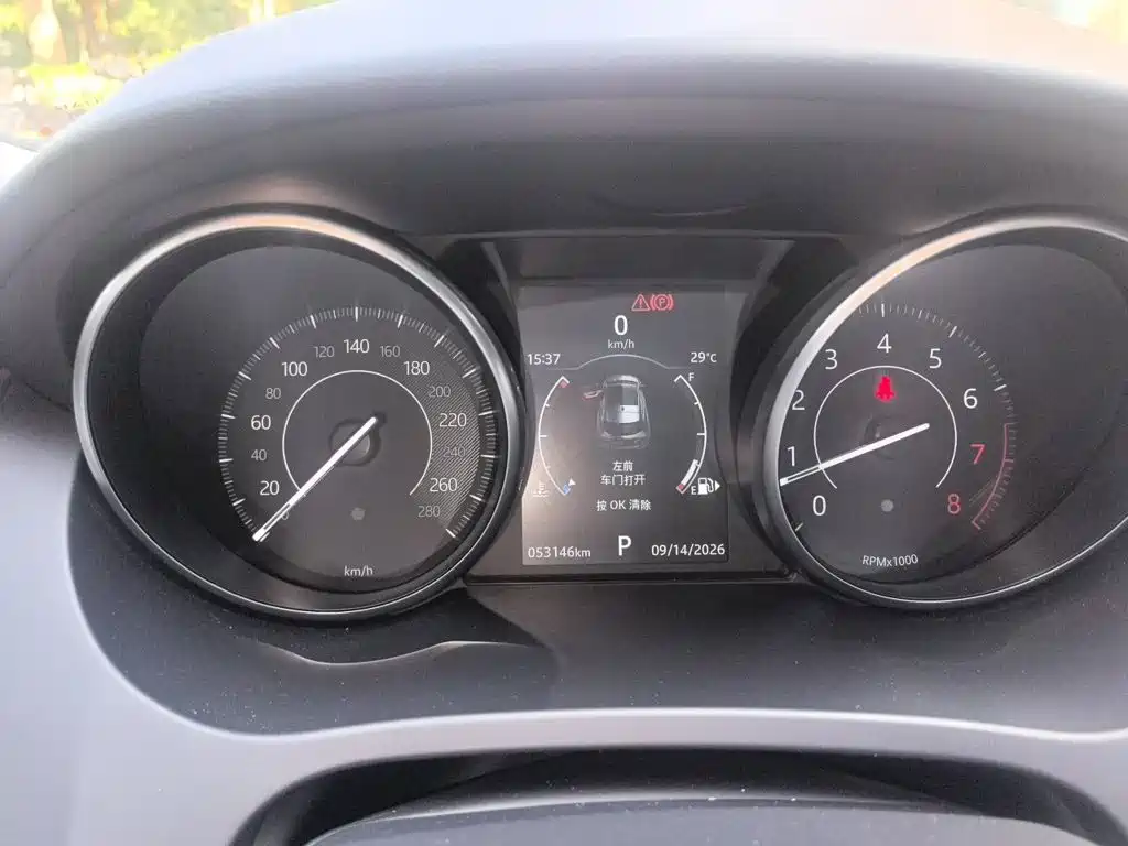 Jaguar E-PACE — миниатюра 12