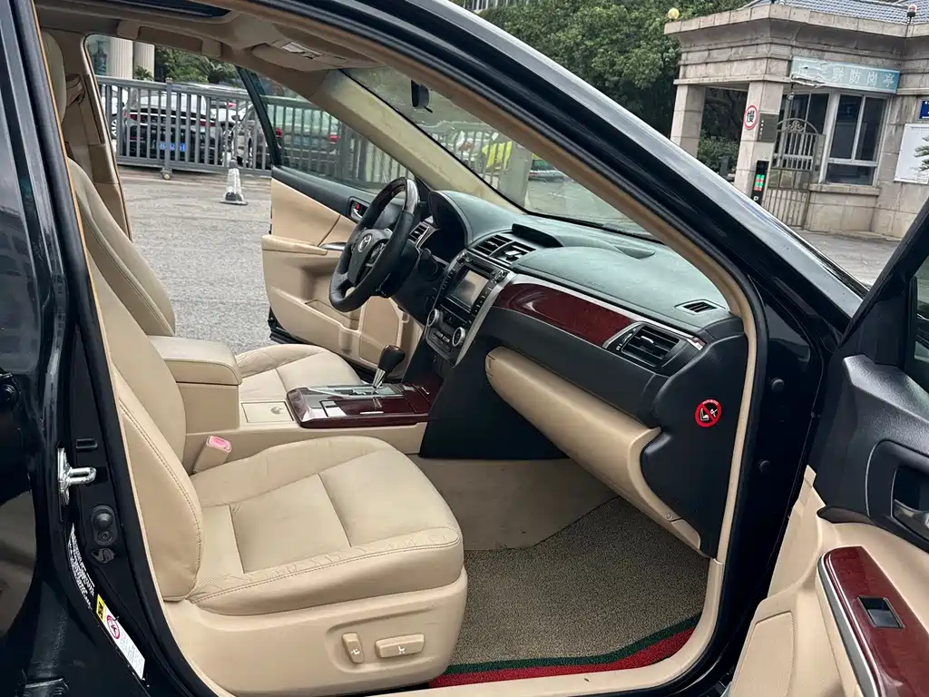 Toyota Camry — миниатюра 14